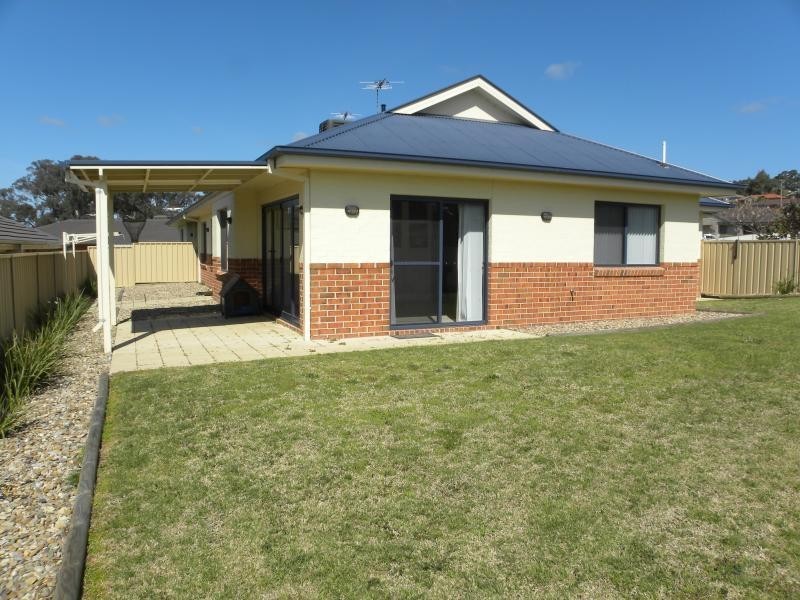 8A Hayden Place, Young NSW 2594