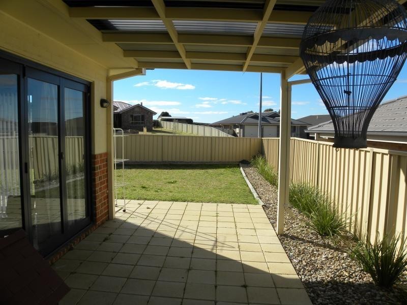 8A Hayden Place, Young NSW 2594