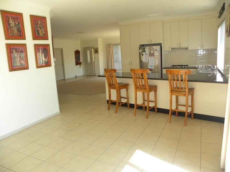 8A Hayden Place, Young NSW 2594