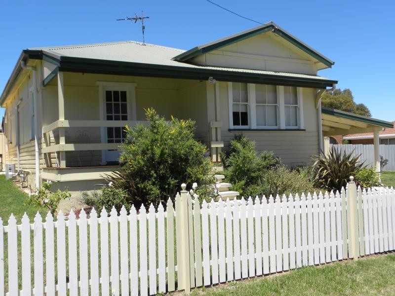 2 Stoneridge Street, Young NSW 2594