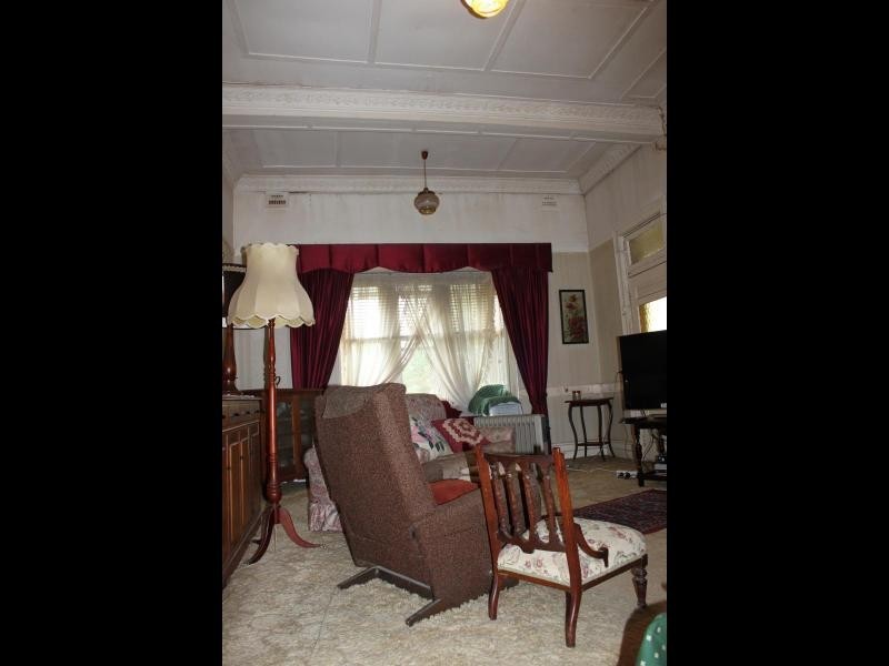 115 Edwards Street, Young NSW 2594