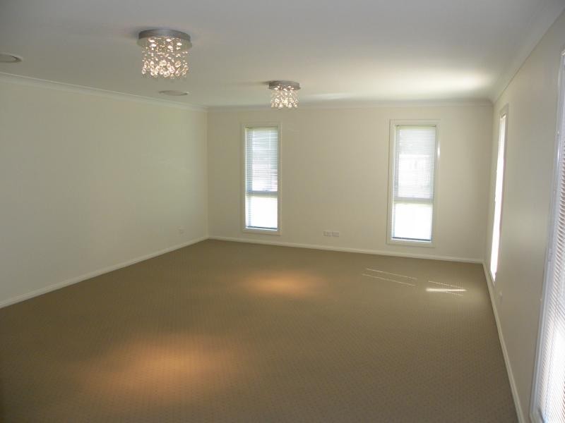 18 Giugni Place, Young NSW 2594