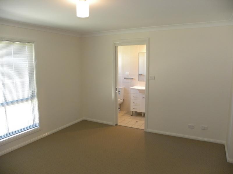18 Giugni Place, Young NSW 2594
