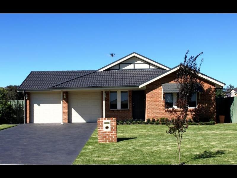7 Garland Place, Young NSW 2594