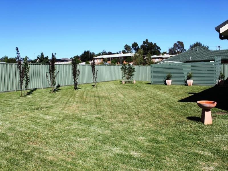 7 Garland Place, Young NSW 2594