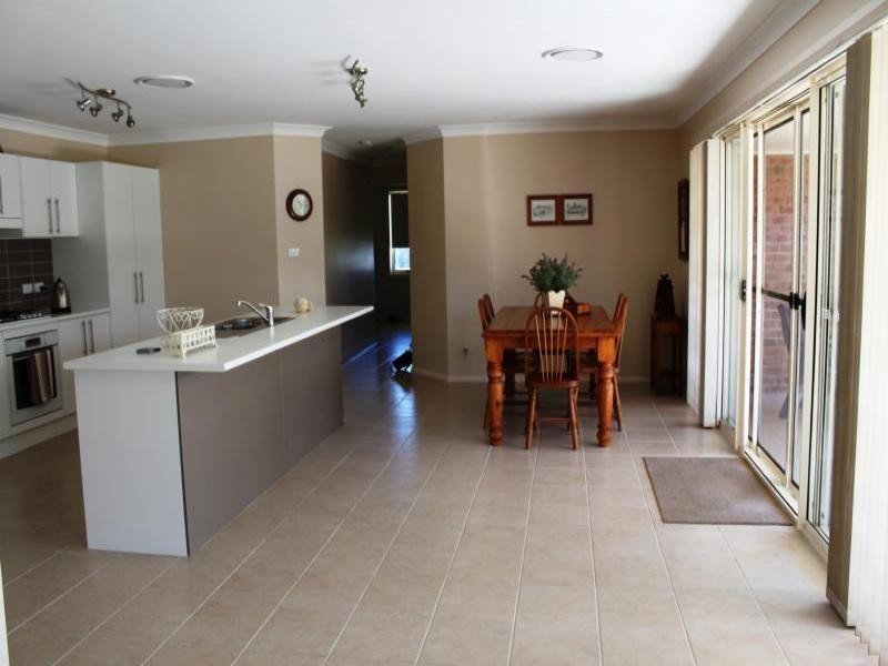 7 Garland Place, Young NSW 2594