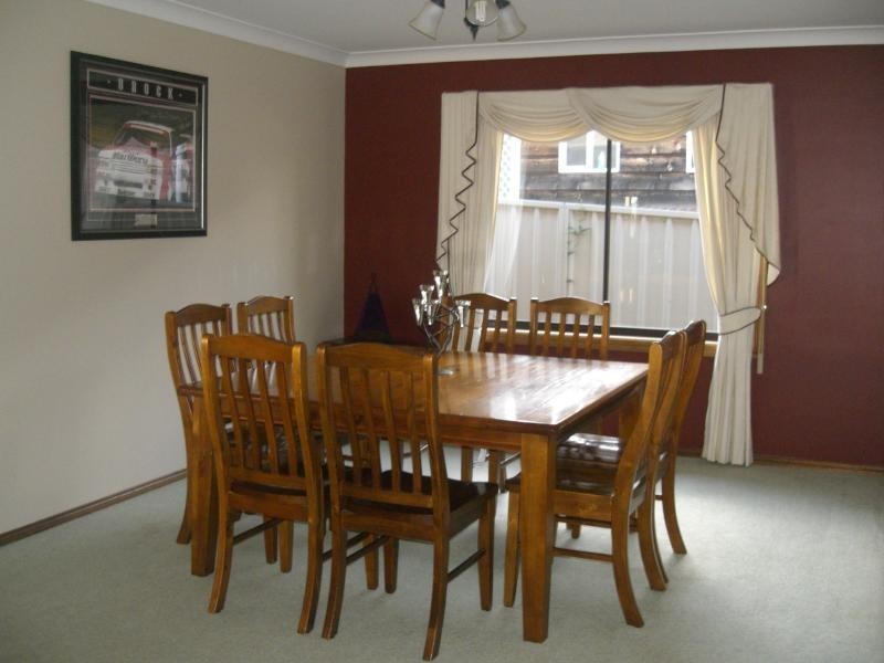 8 Pineview Circuit, Young NSW 2594
