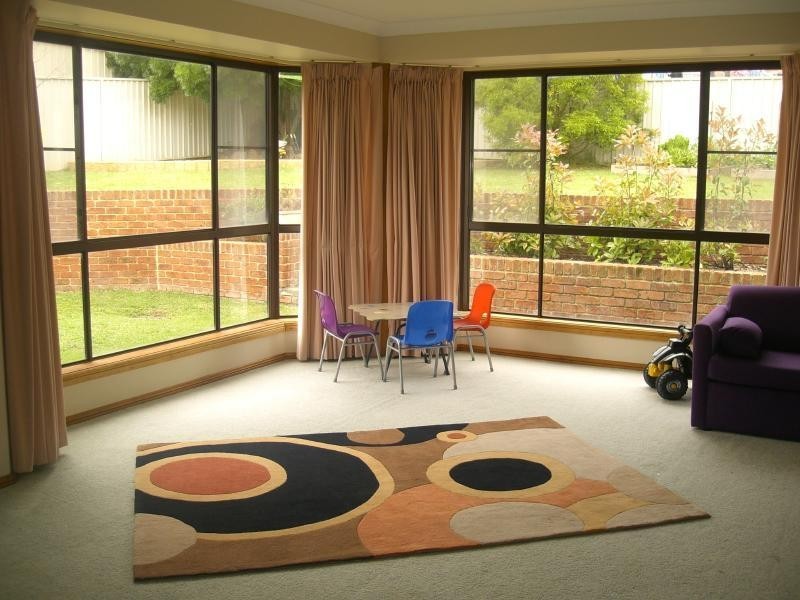 8 Pineview Circuit, Young NSW 2594