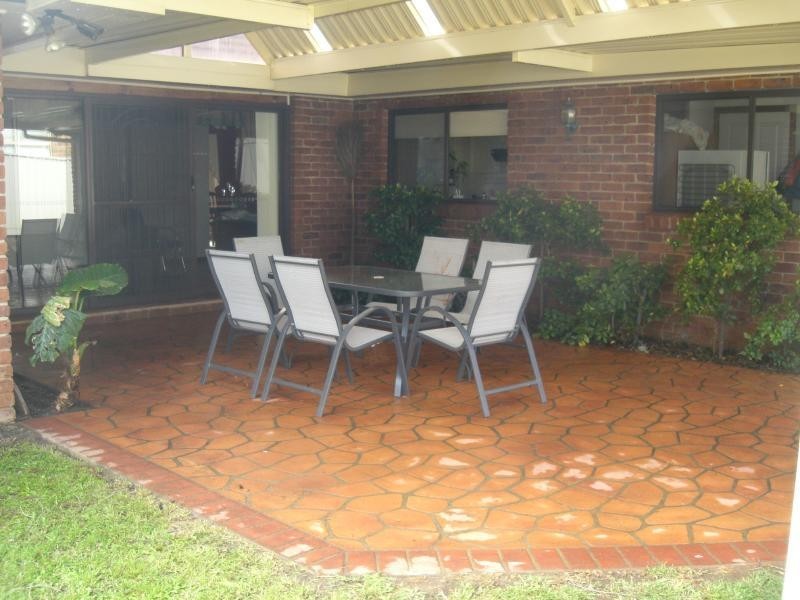 8 Pineview Circuit, Young NSW 2594