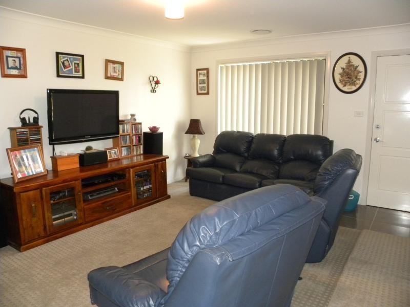 2a Cram Avenue, Young NSW 2594