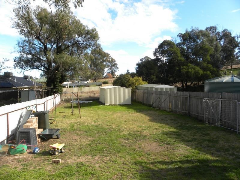 2a Cram Avenue, Young NSW 2594