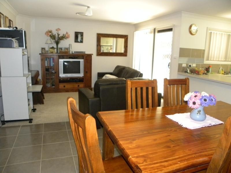 2a Cram Avenue, Young NSW 2594