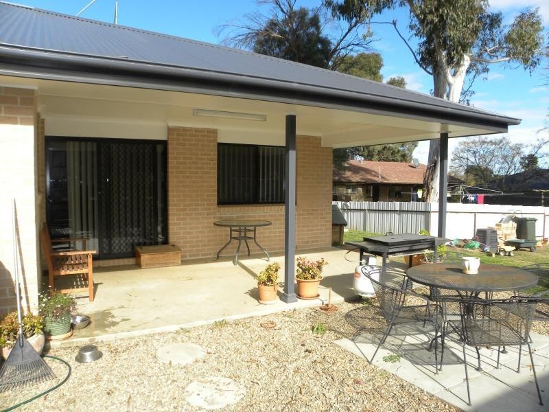 2a Cram Avenue, Young NSW 2594