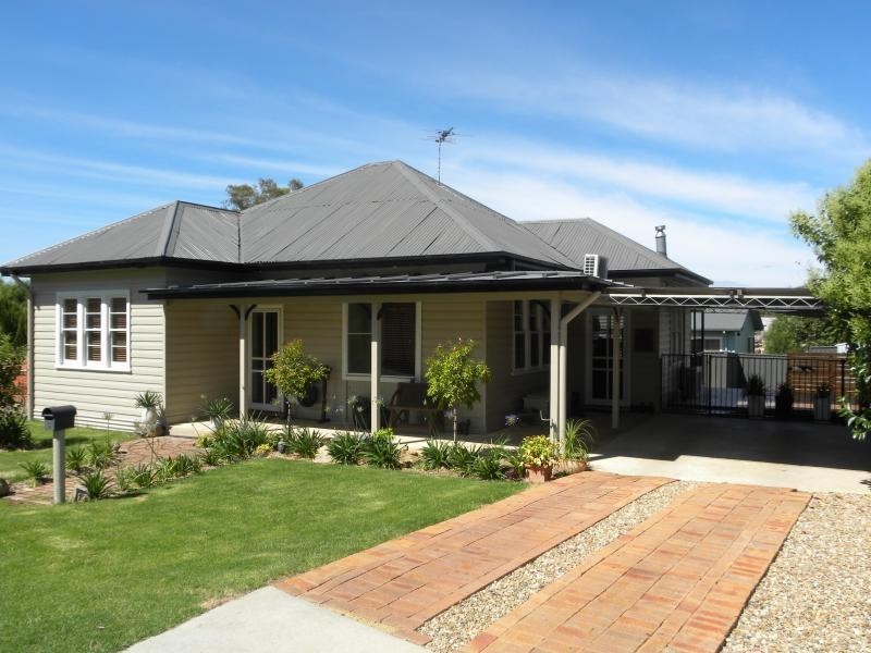 3a Lachlan Close, Young NSW 2594