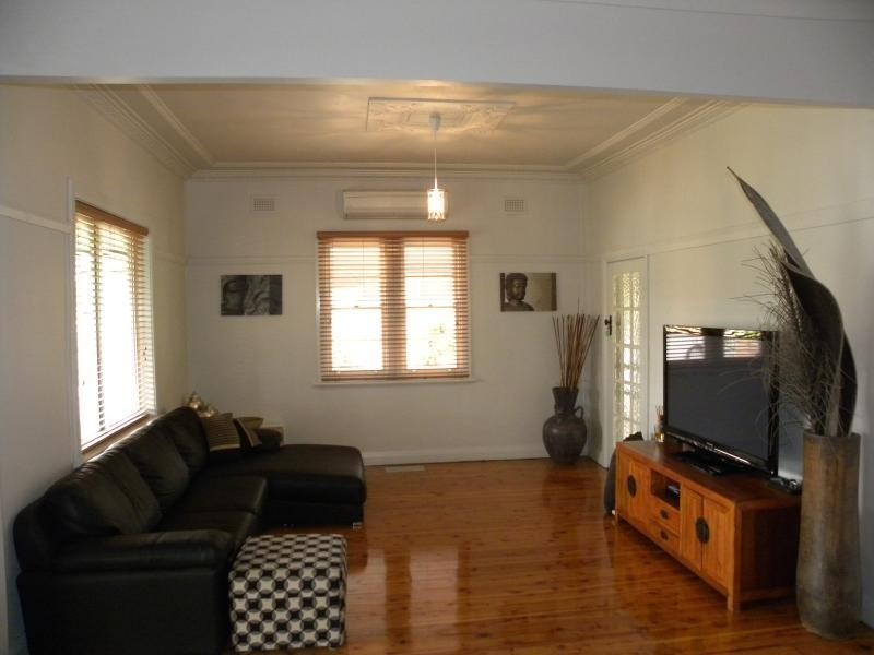 3a Lachlan Close, Young NSW 2594