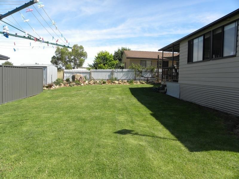 3a Lachlan Close, Young NSW 2594