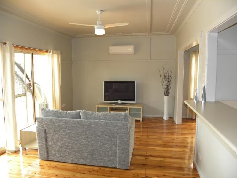 3b Lachlan Close, Young NSW 2594
