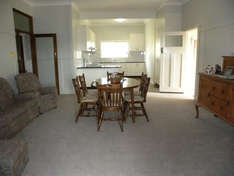 13 Briggs Street, Young NSW 2594