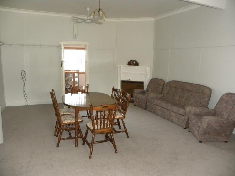 13 Briggs Street, Young NSW 2594