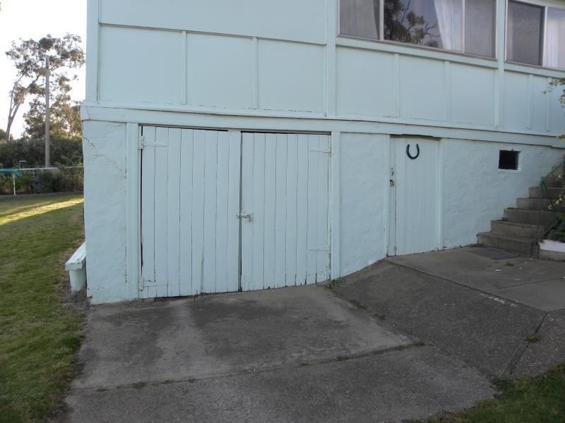 13 Briggs Street, Young NSW 2594