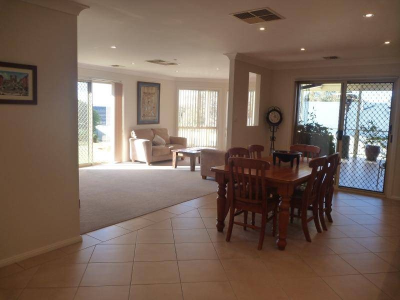 24 Mathew Street, Young NSW 2594