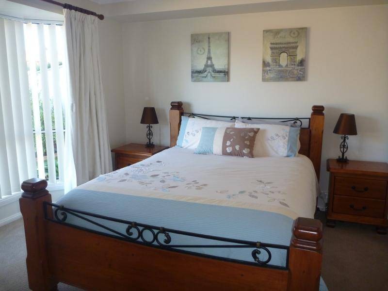 24 Mathew Street, Young NSW 2594