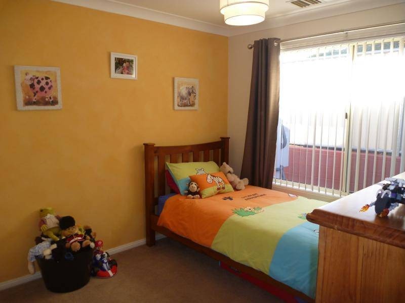 24 Mathew Street, Young NSW 2594