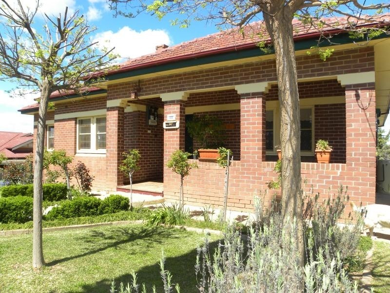 98 William Street, Young NSW 2594