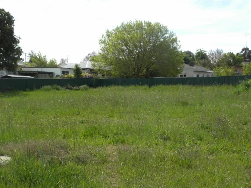 4 Molloy Place, Young NSW 2594
