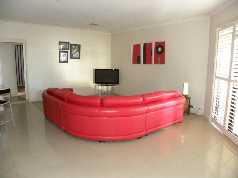 8 Gold Court, Young NSW 2594