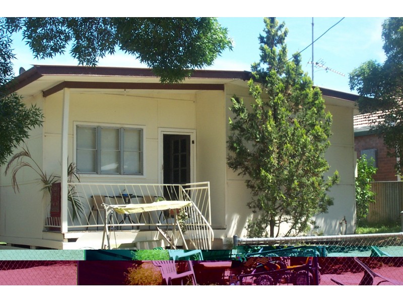 11 RUSSELL STREET, Young NSW 2594