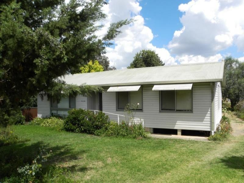 126 William Street, Young NSW 2594