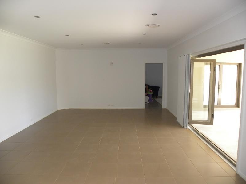 11 Settlers Place, Young NSW 2594