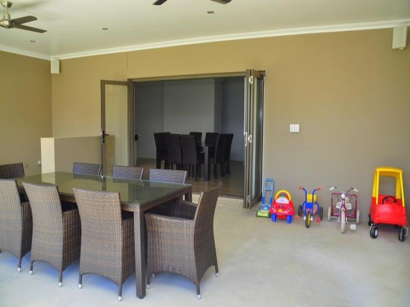 11 Settlers Place, Young NSW 2594