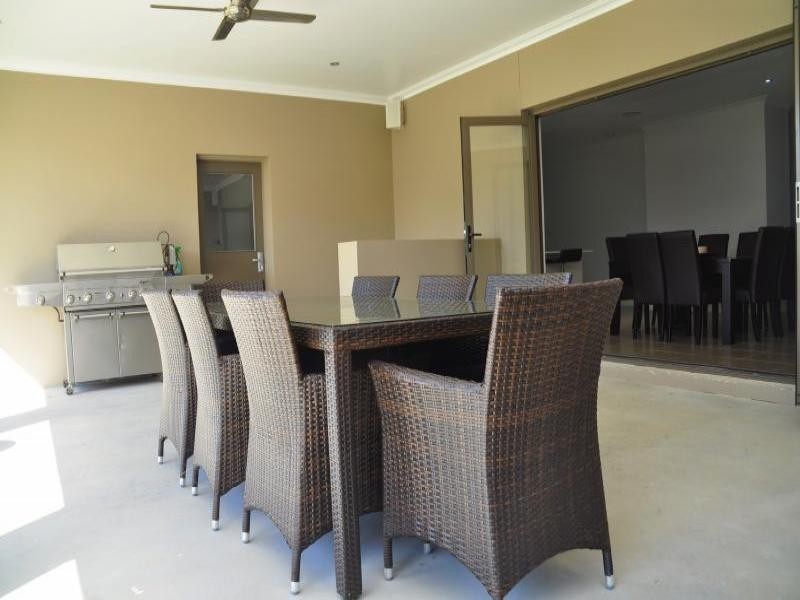 11 Settlers Place, Young NSW 2594