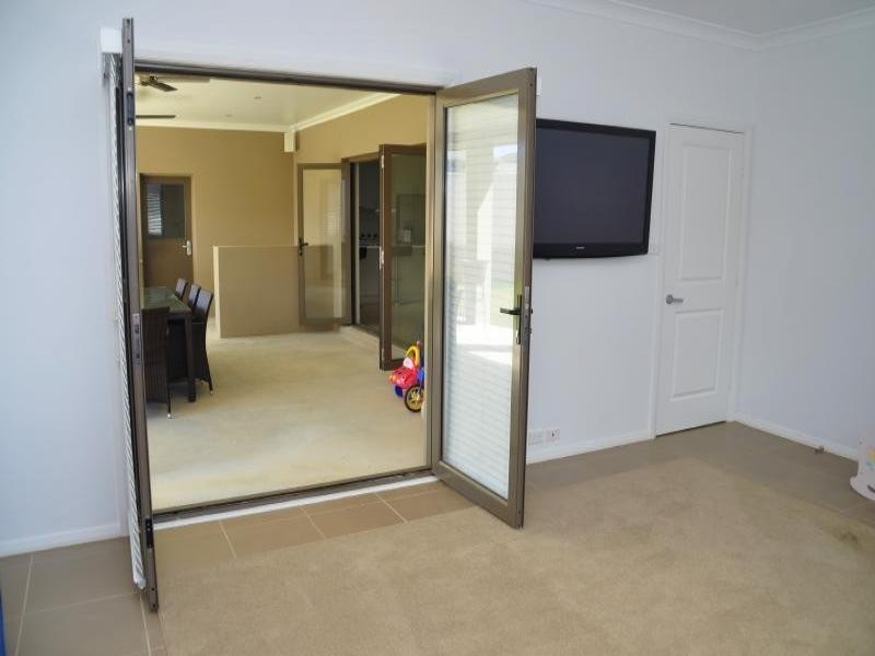 11 Settlers Place, Young NSW 2594