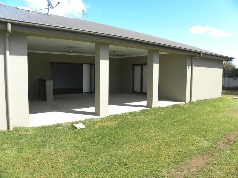 11 Settlers Place, Young NSW 2594