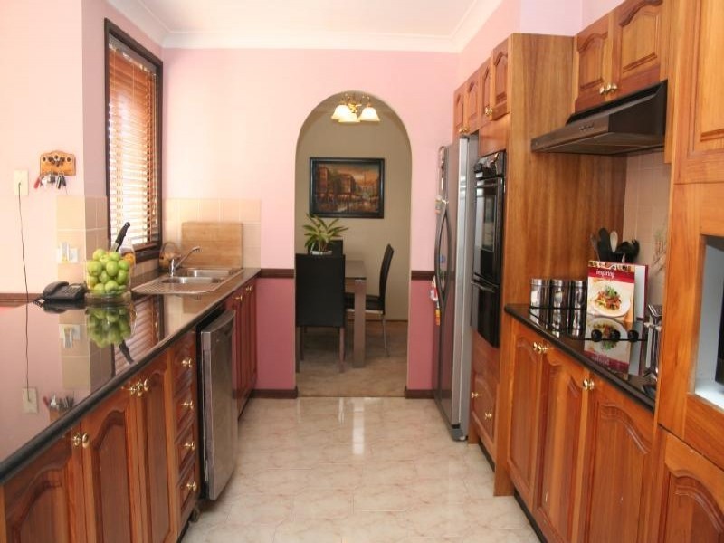 4 Malabine Place, South Penrith NSW 2750