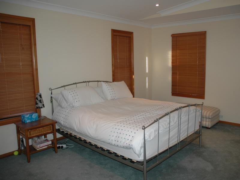 50 Hopetoun, Forresters Beach NSW 2260