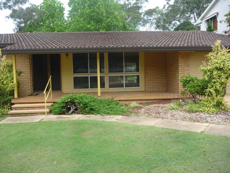 5 Guyagal St, Bateau Bay NSW 2261