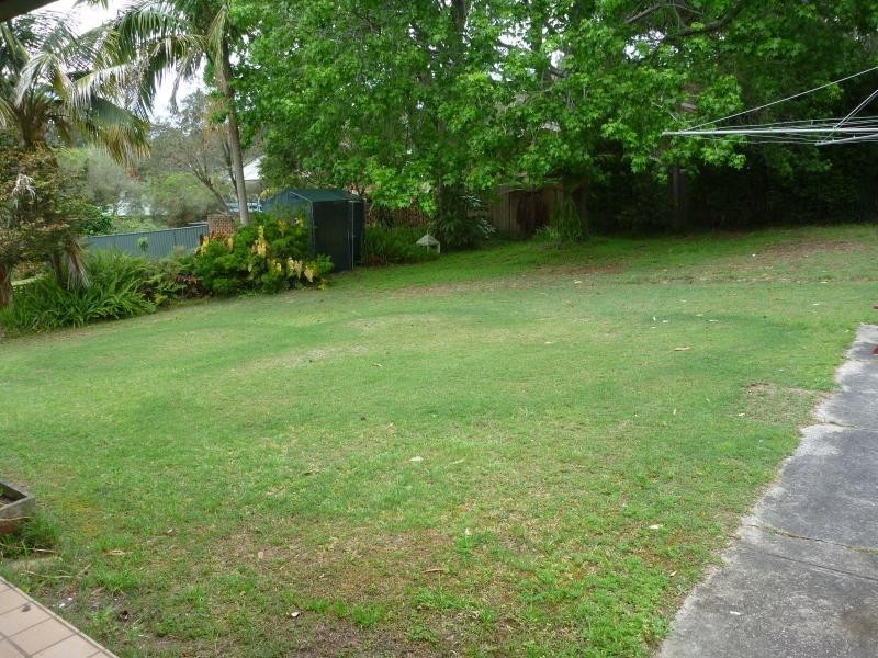 5 Guyagal St, Bateau Bay NSW 2261