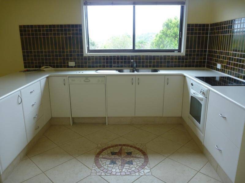 7 Caloola Cl, Bateau Bay NSW 2261