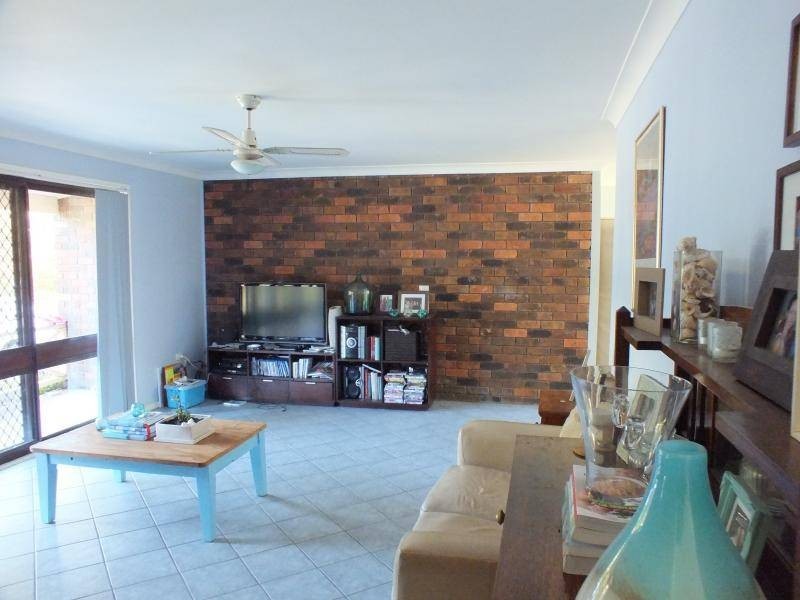 1 Malkana Avenue, Forresters Beach NSW 2260