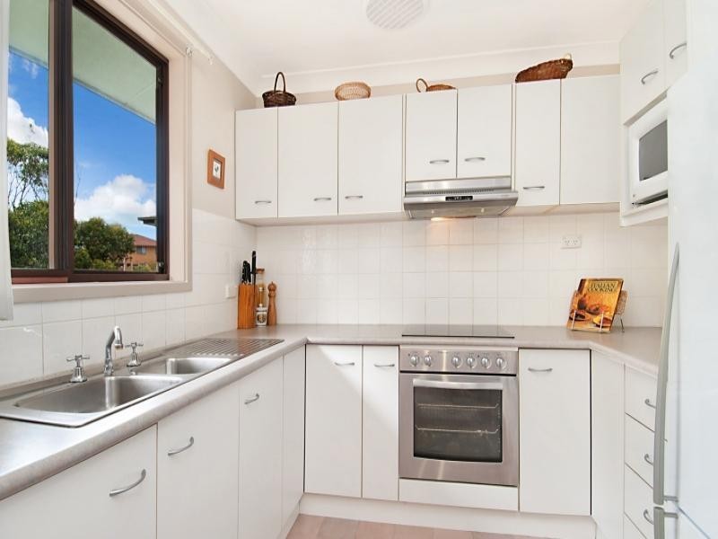 24 Blue Wave Crescent, Forresters Beach NSW 2260