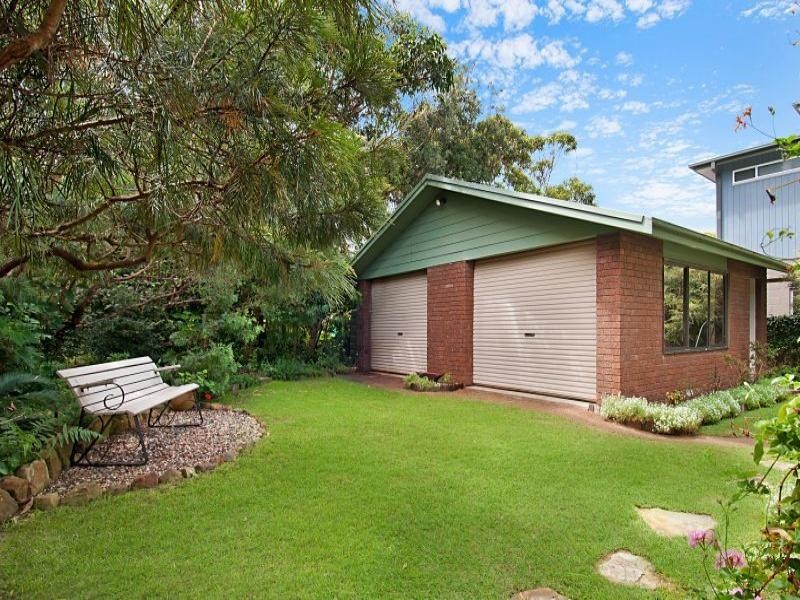 24 Blue Wave Crescent, Forresters Beach NSW 2260