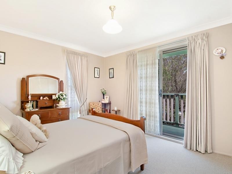 24 Blue Wave Crescent, Forresters Beach NSW 2260