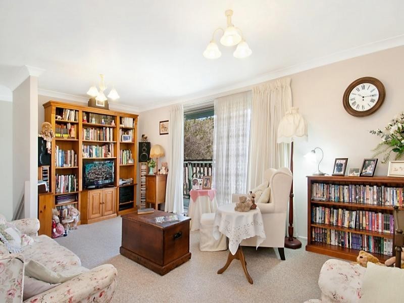 24 Blue Wave Crescent, Forresters Beach NSW 2260