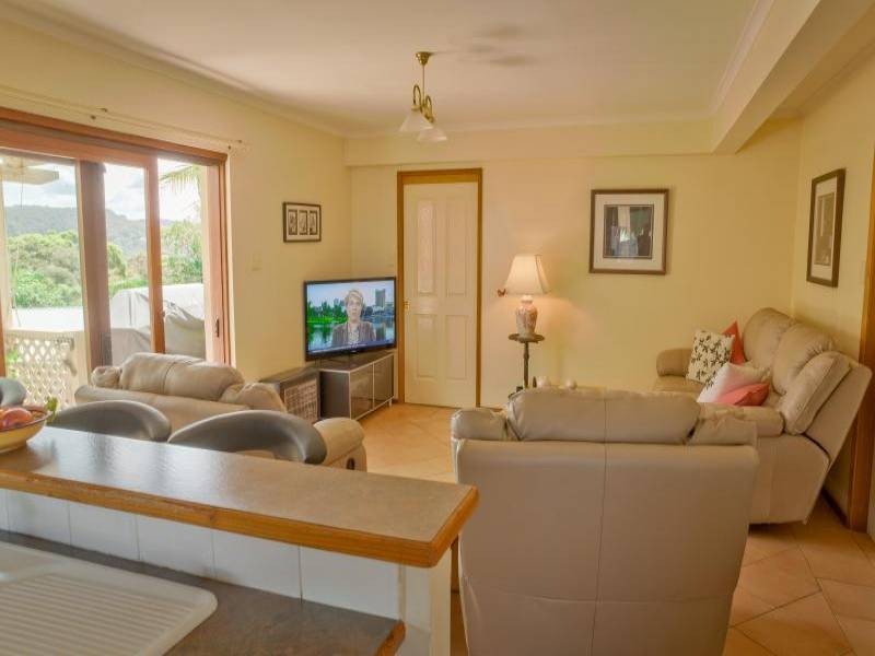 56 Forresters Beach Road, Forresters Beach NSW 2260