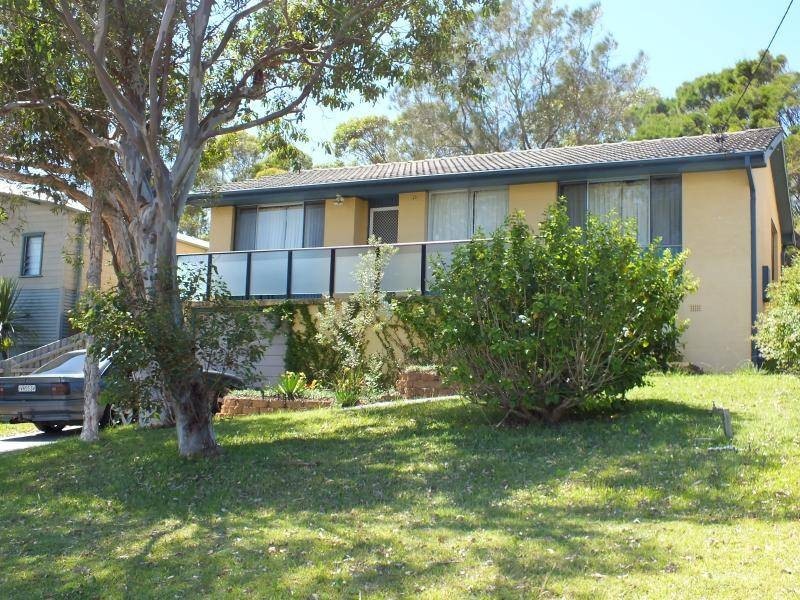 33 Lowanna Avenue, Forresters Beach NSW 2260