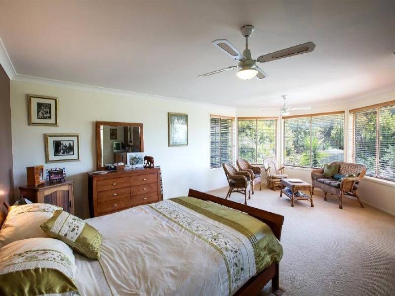 2 Boos Road, Forresters Beach NSW 2260